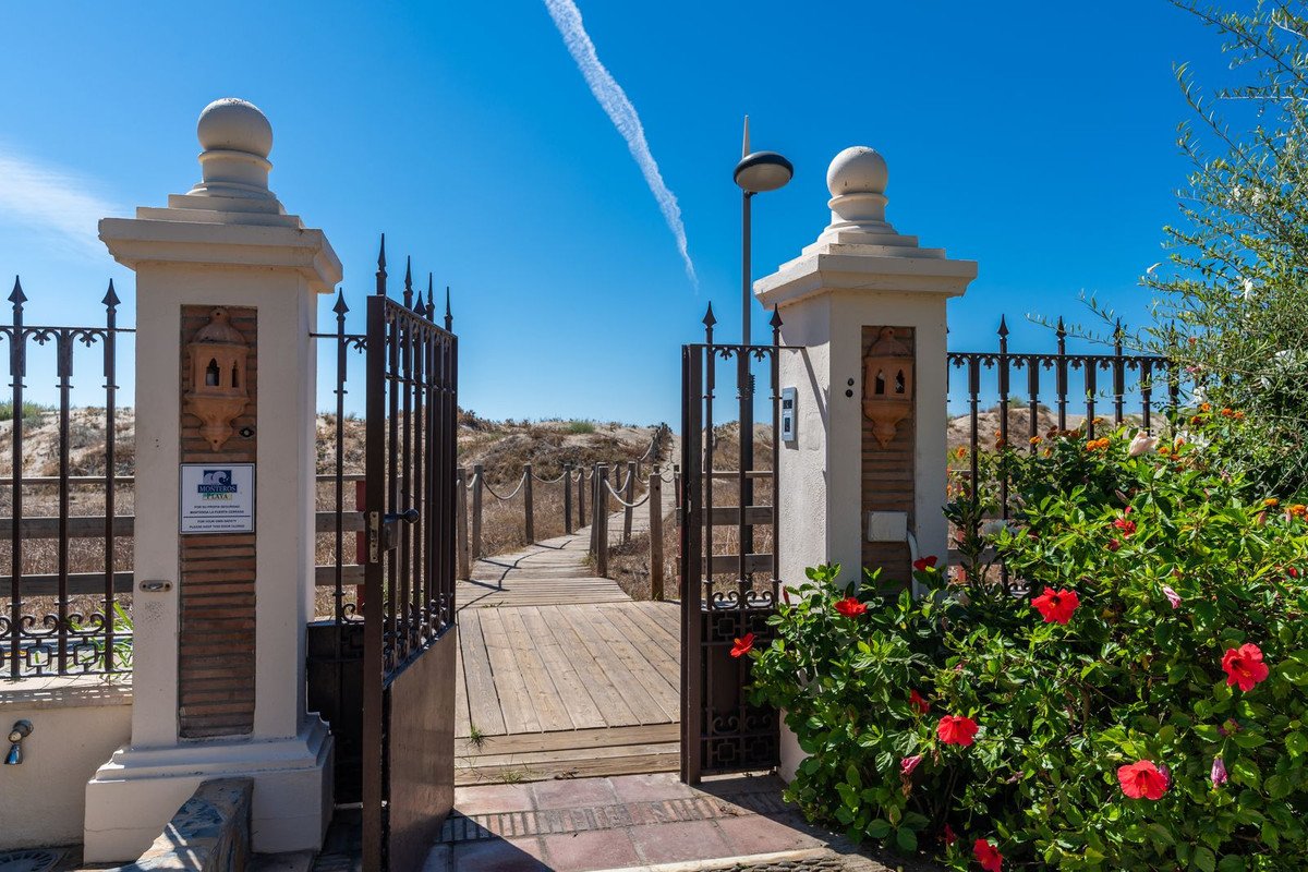 3 Bed Middle Floor Apartment in Los Monteros