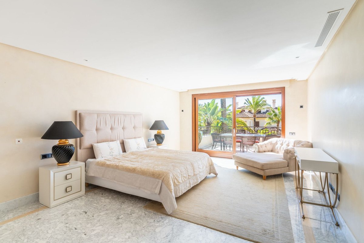 3 Bed Middle Floor Apartment in Los Monteros