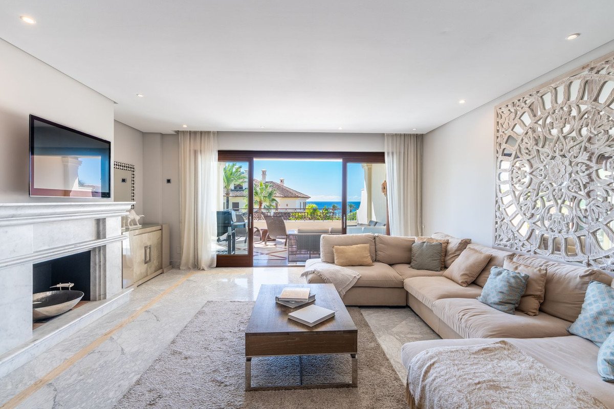 3 Bed Middle Floor Apartment in Los Monteros