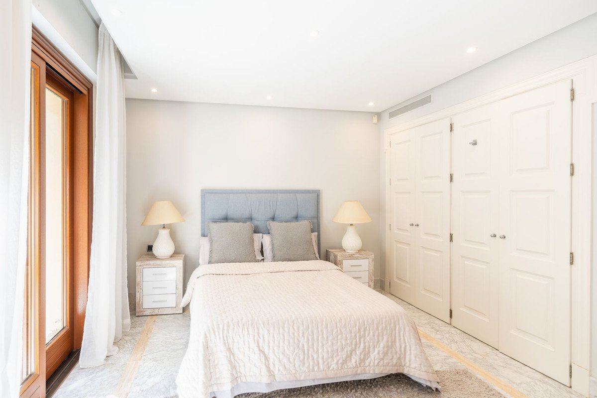 3 Bed Middle Floor Apartment in Los Monteros