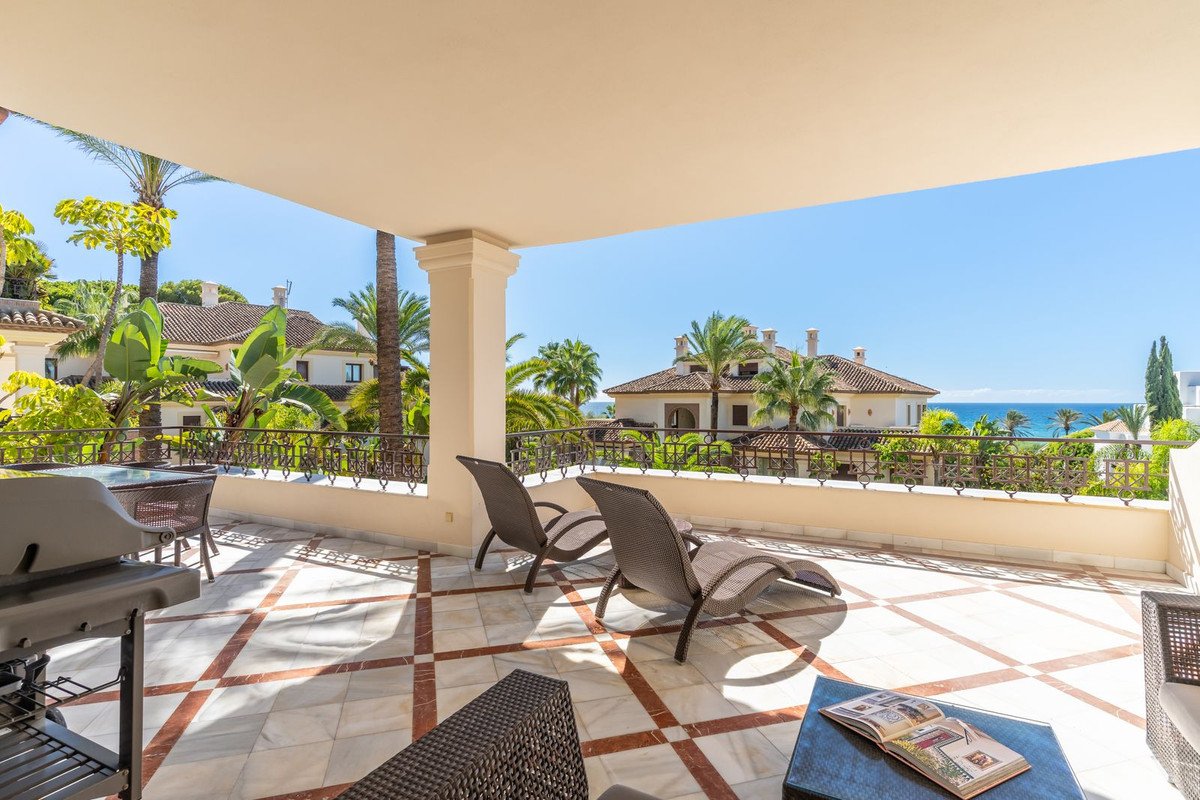 3 Bed Middle Floor Apartment in Los Monteros