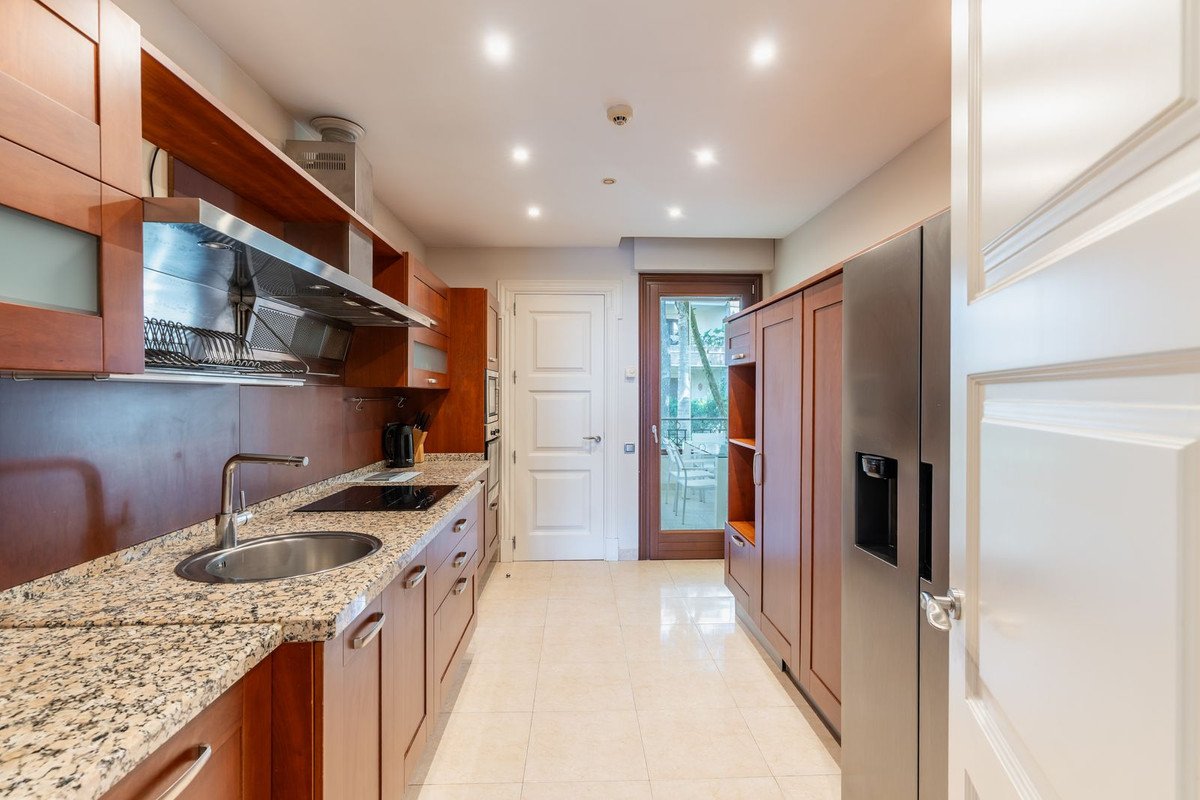 3 Bed Middle Floor Apartment in Los Monteros