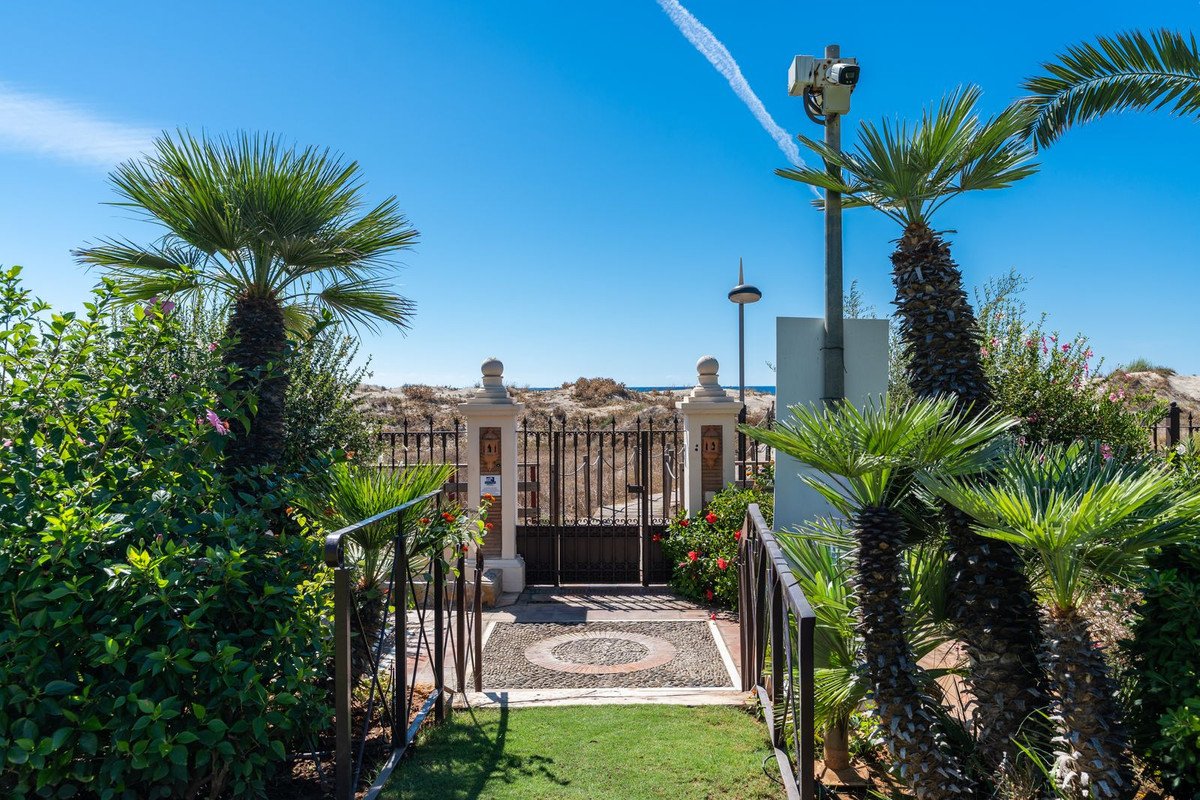 3 Bed Middle Floor Apartment in Los Monteros