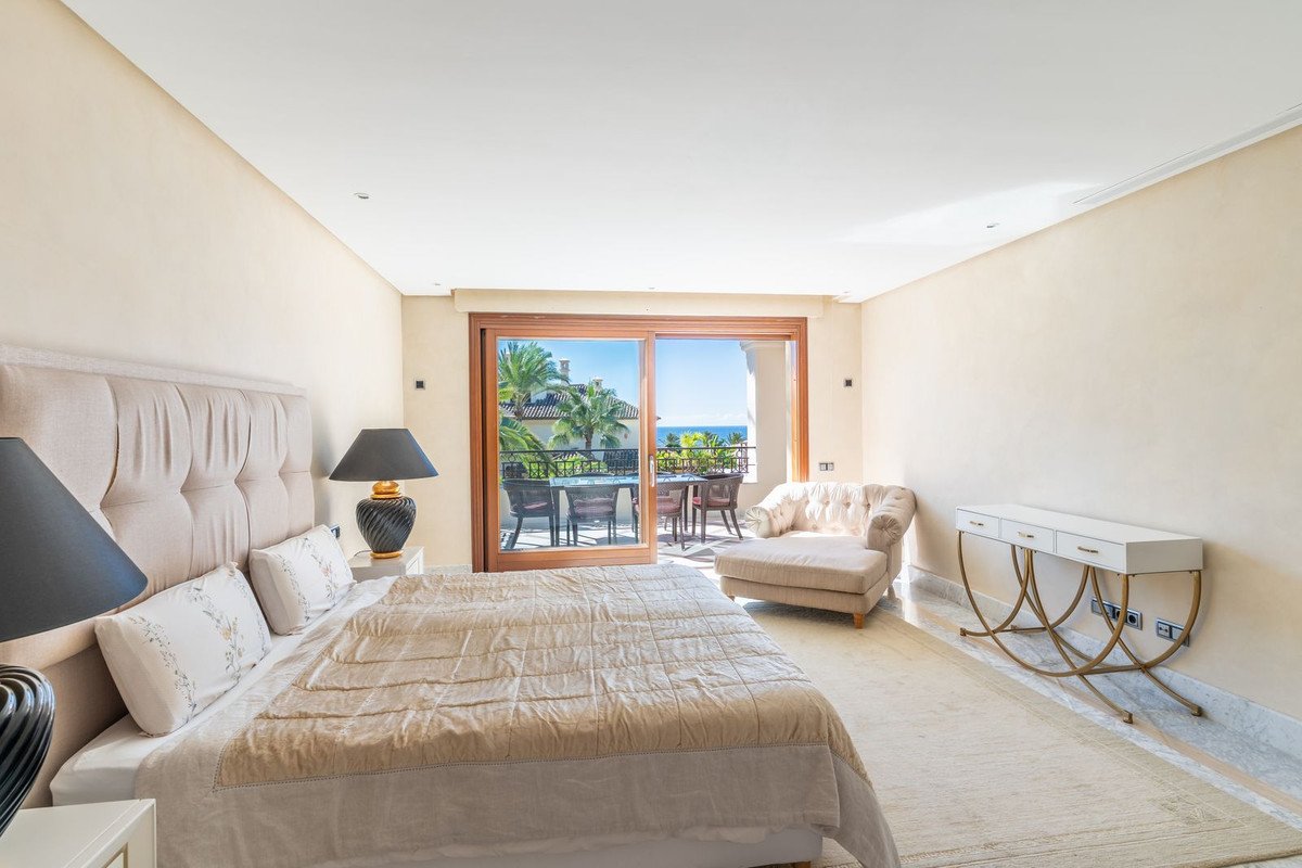 3 Bed Middle Floor Apartment in Los Monteros