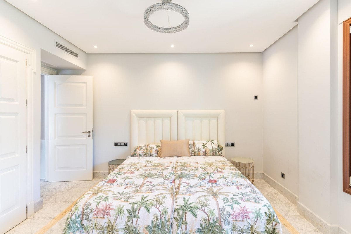 3 Bed Middle Floor Apartment in Los Monteros