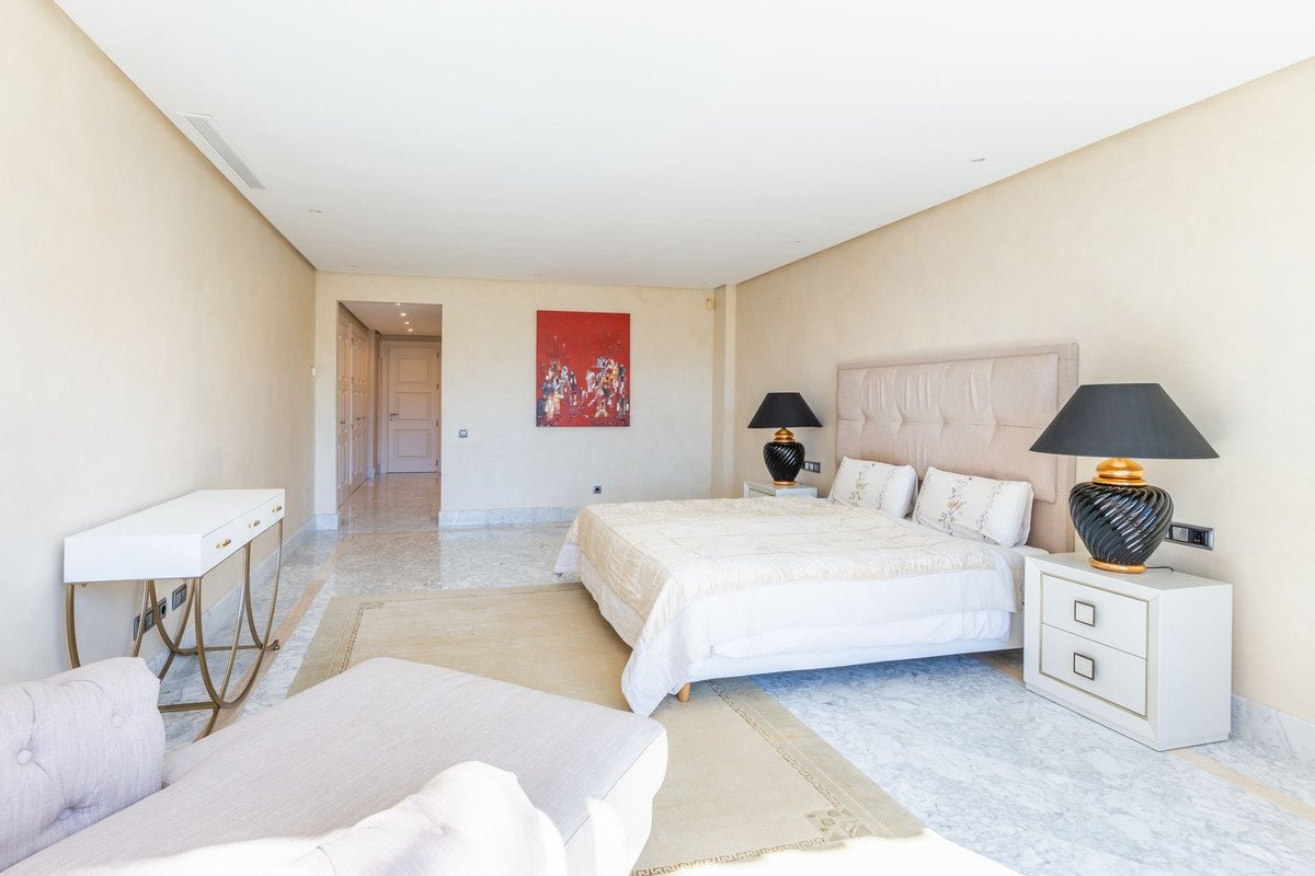 3 Bed Middle Floor Apartment in Los Monteros
