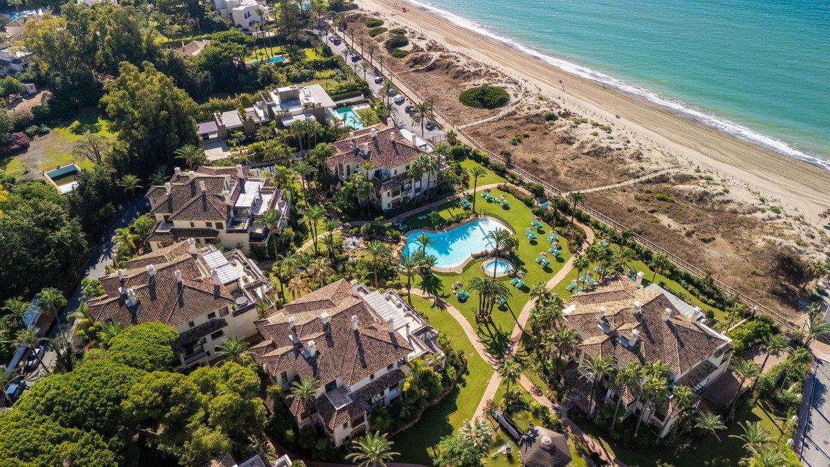 3 Bed Middle Floor Apartment in Los Monteros