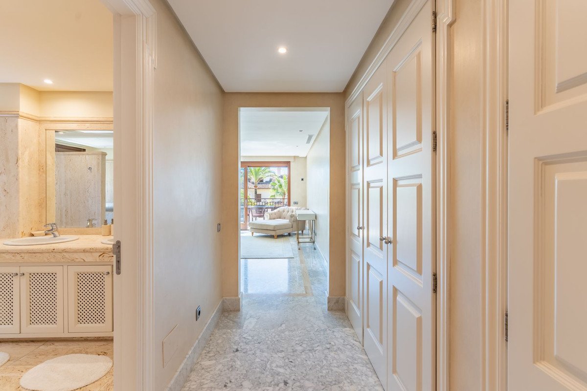 3 Bed Middle Floor Apartment in Los Monteros