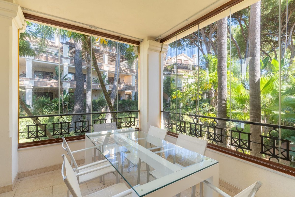 3 Bed Middle Floor Apartment in Los Monteros