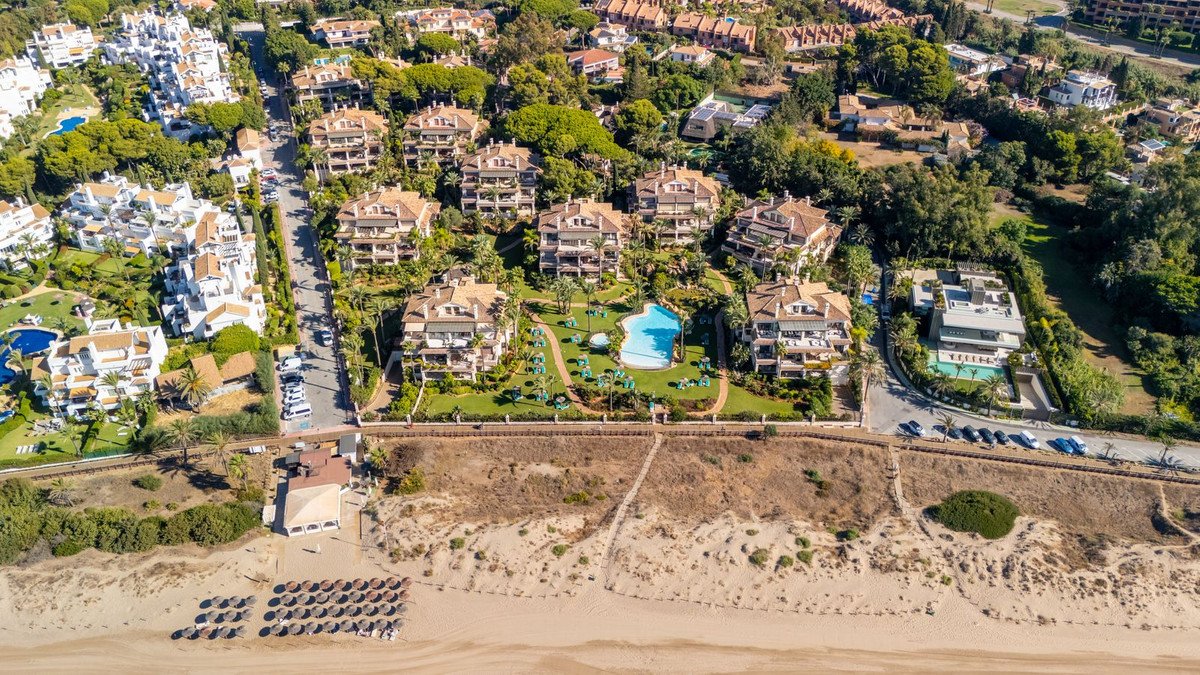3 Bed Middle Floor Apartment in Los Monteros