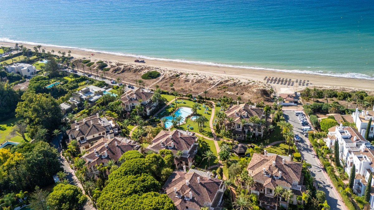 3 Bed Middle Floor Apartment in Los Monteros