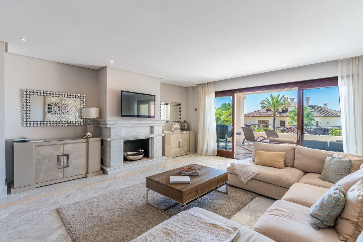 3 Bed Middle Floor Apartment in Los Monteros