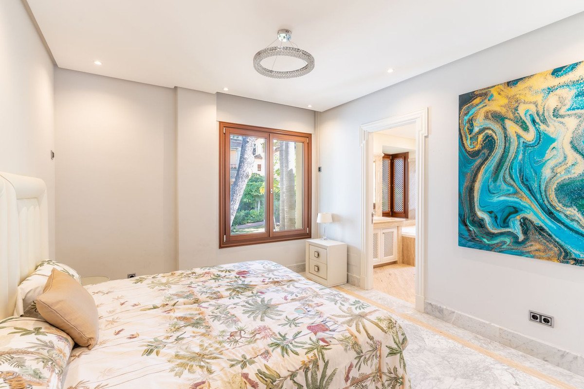 3 Bed Middle Floor Apartment in Los Monteros