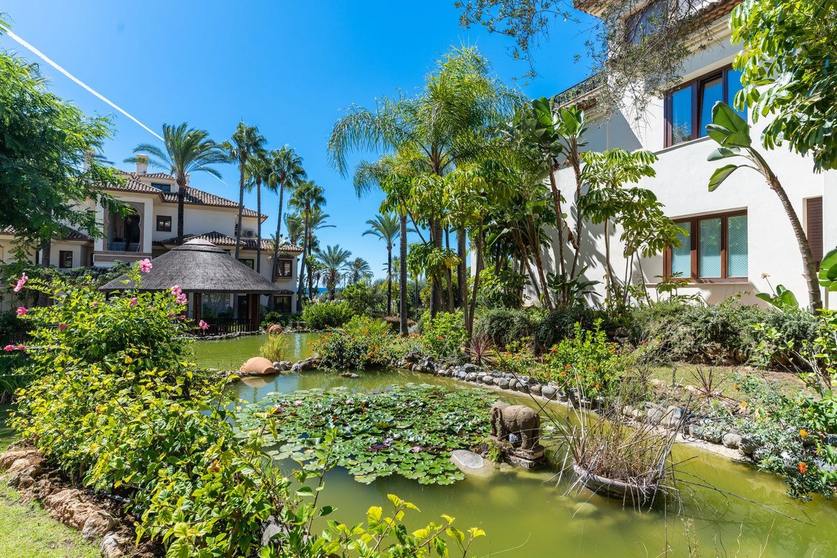 3 Bed Middle Floor Apartment in Los Monteros