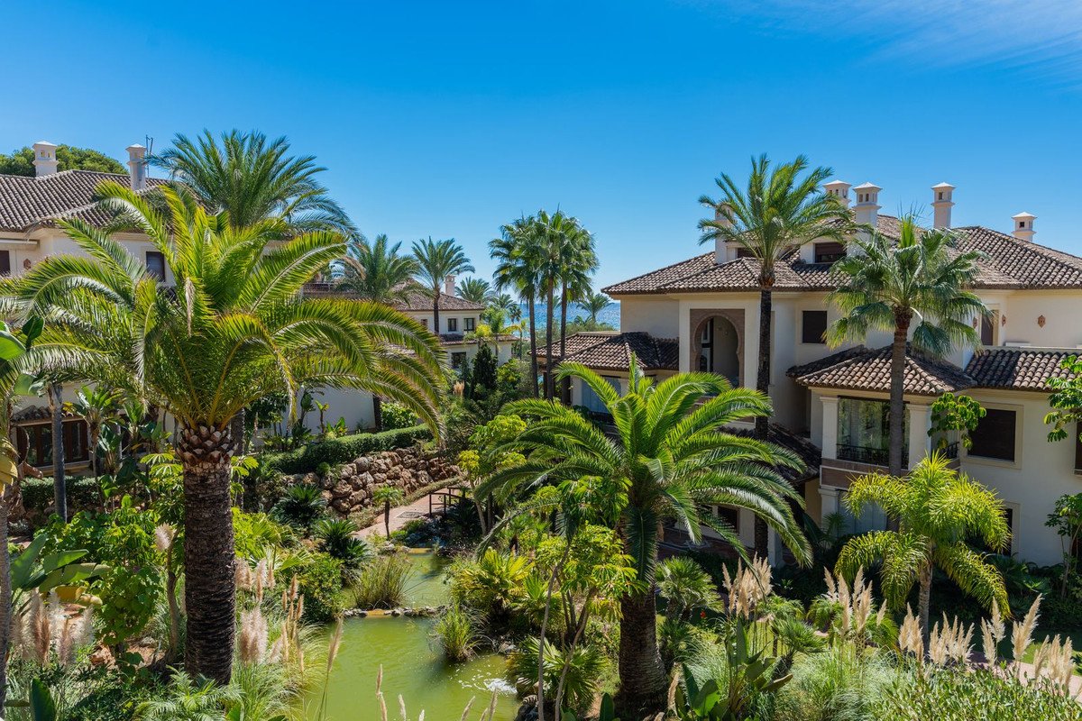 3 Bed Middle Floor Apartment in Los Monteros