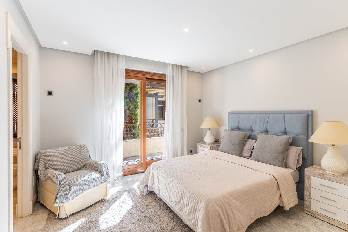 3 Bed Middle Floor Apartment in Los Monteros