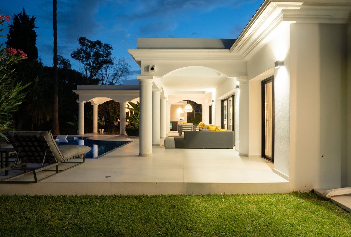 5 Bed Detached Villa in El Paraiso