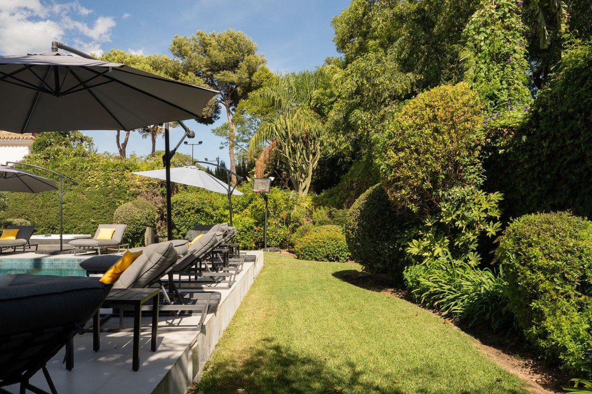 5 Bed Detached Villa in El Paraiso
