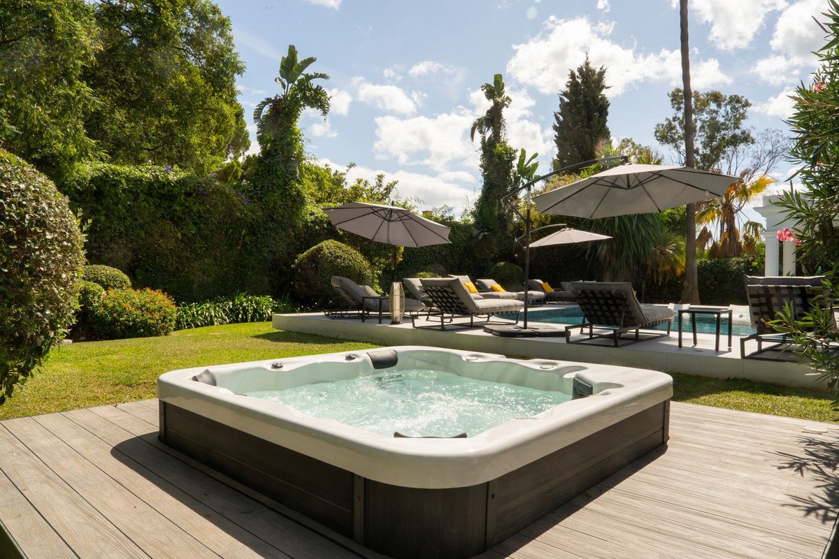 5 Bed Detached Villa in El Paraiso