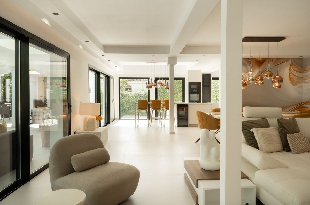 5 Bed Detached Villa in El Paraiso