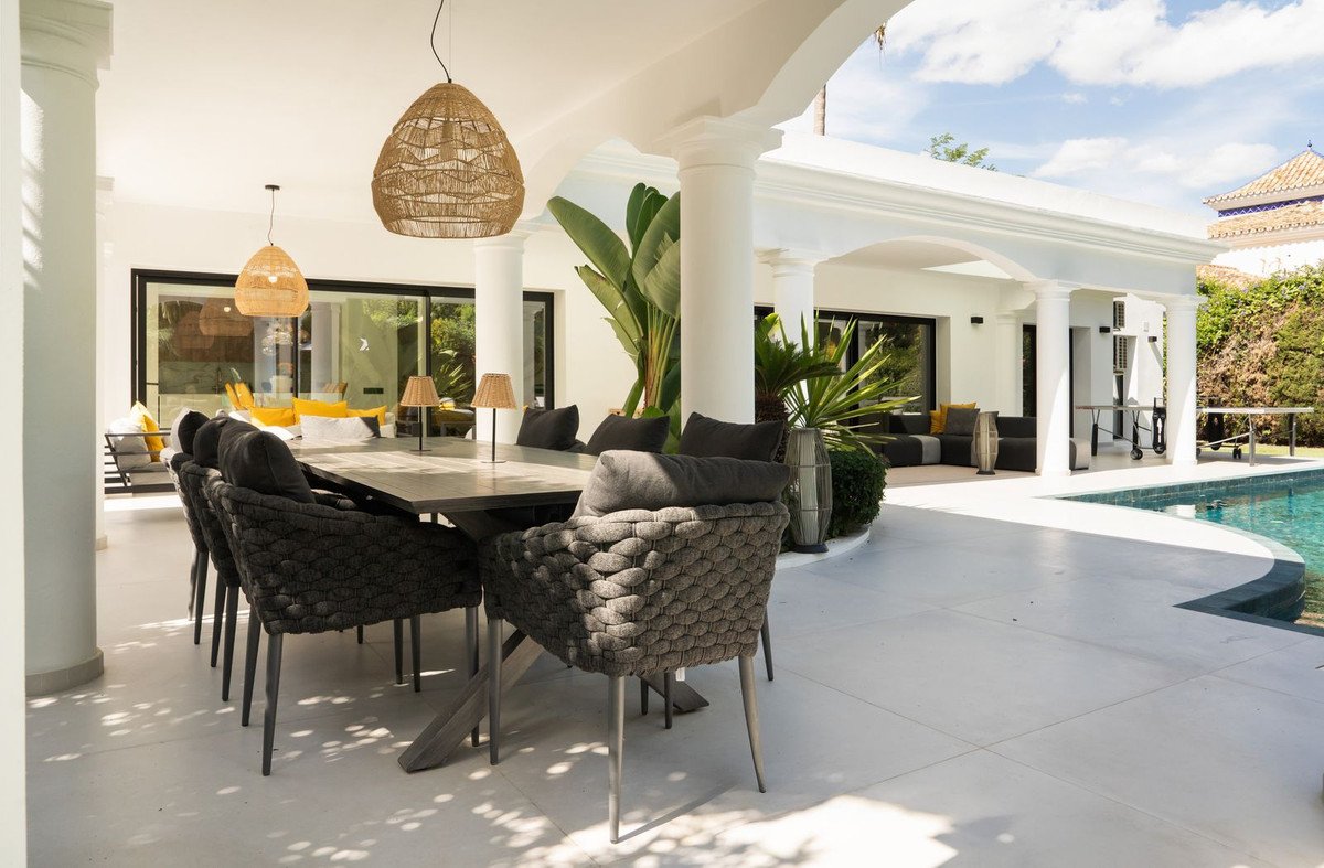 5 Bed Detached Villa in El Paraiso