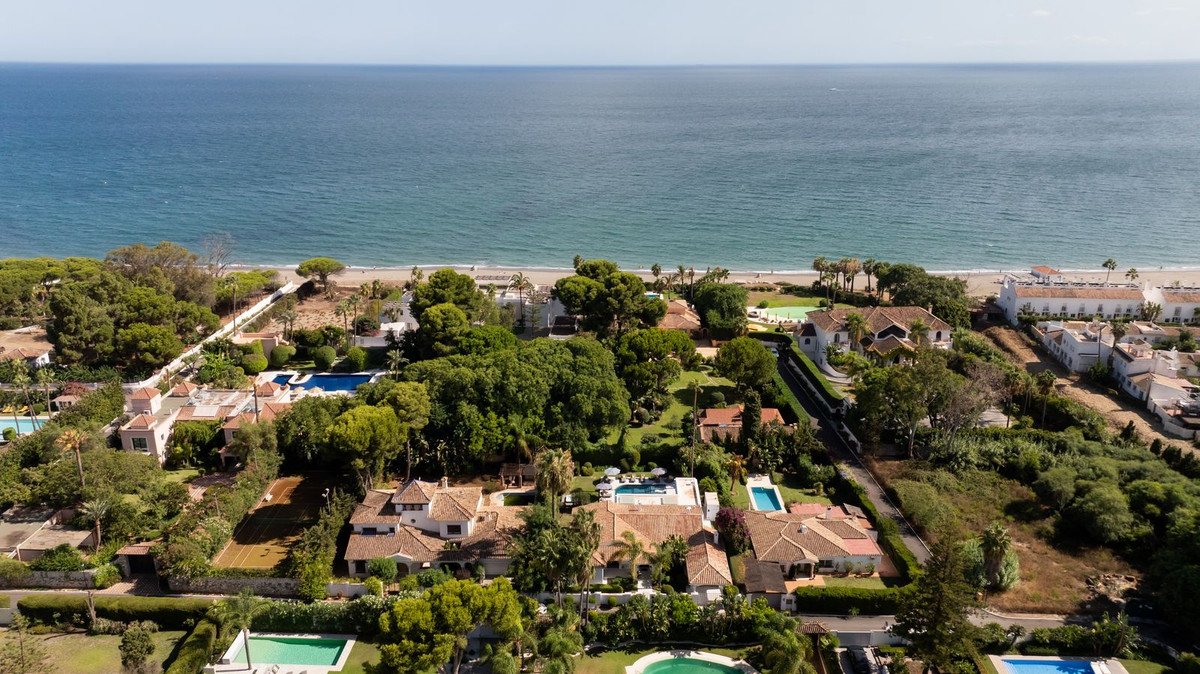 5 Bed Detached Villa in El Paraiso