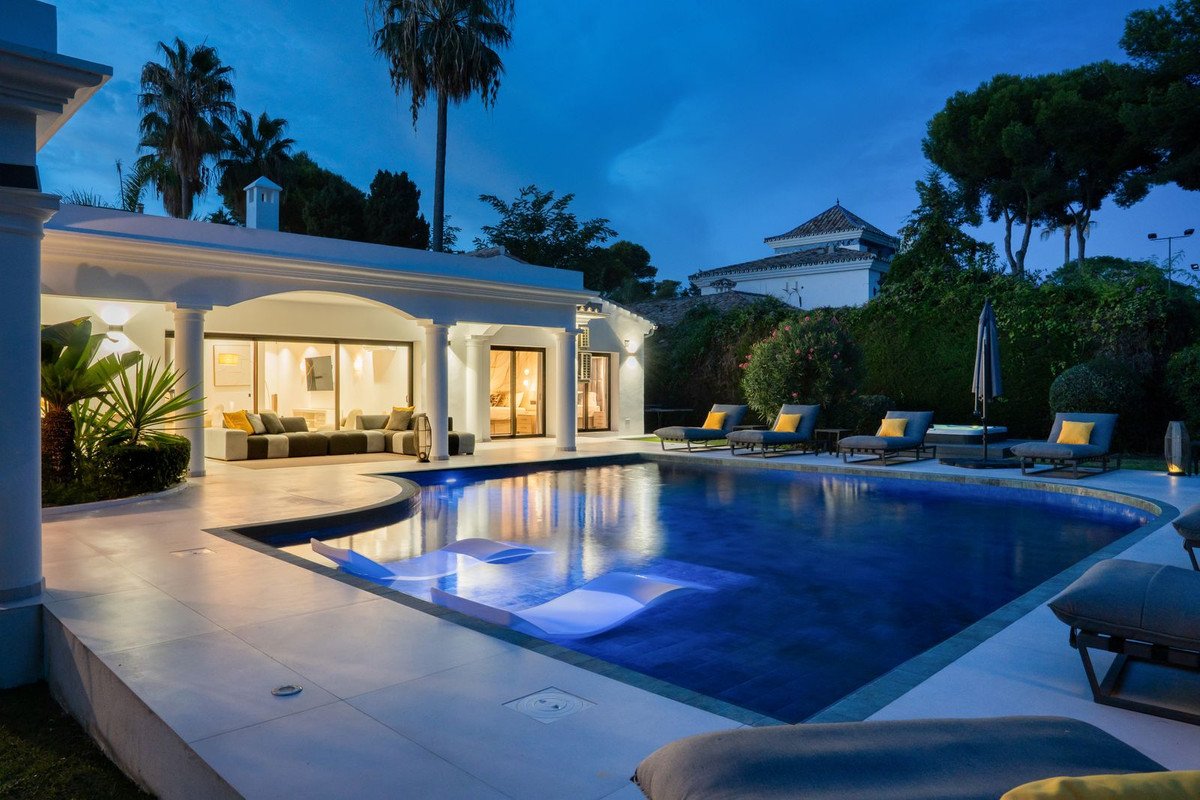 5 Bed Detached Villa in El Paraiso