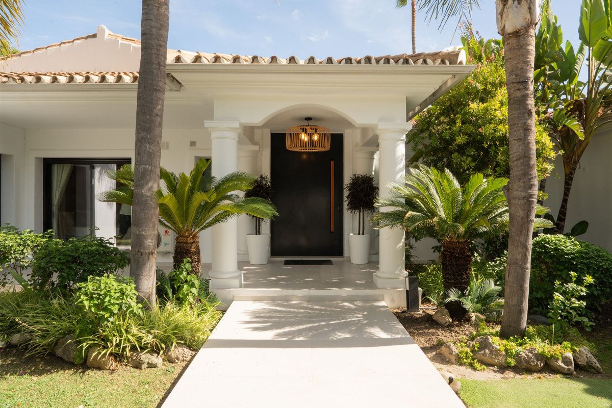 5 Bed Detached Villa in El Paraiso