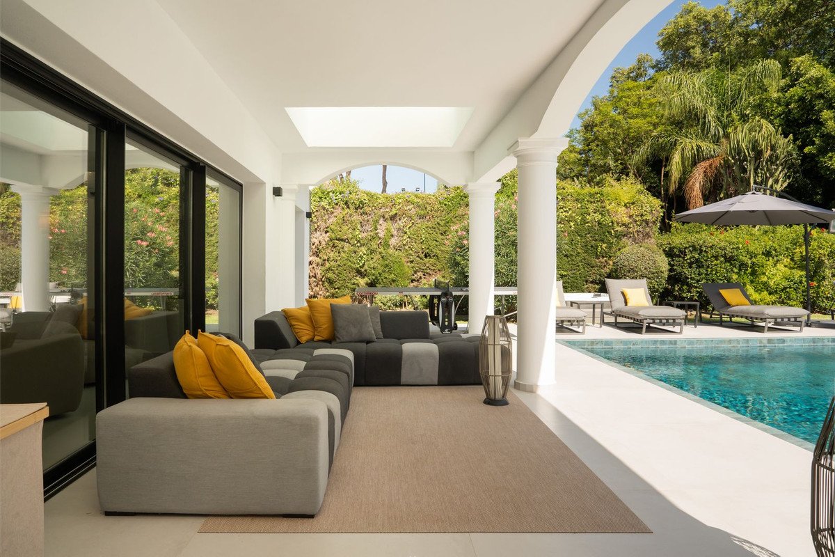 5 Bed Detached Villa in El Paraiso