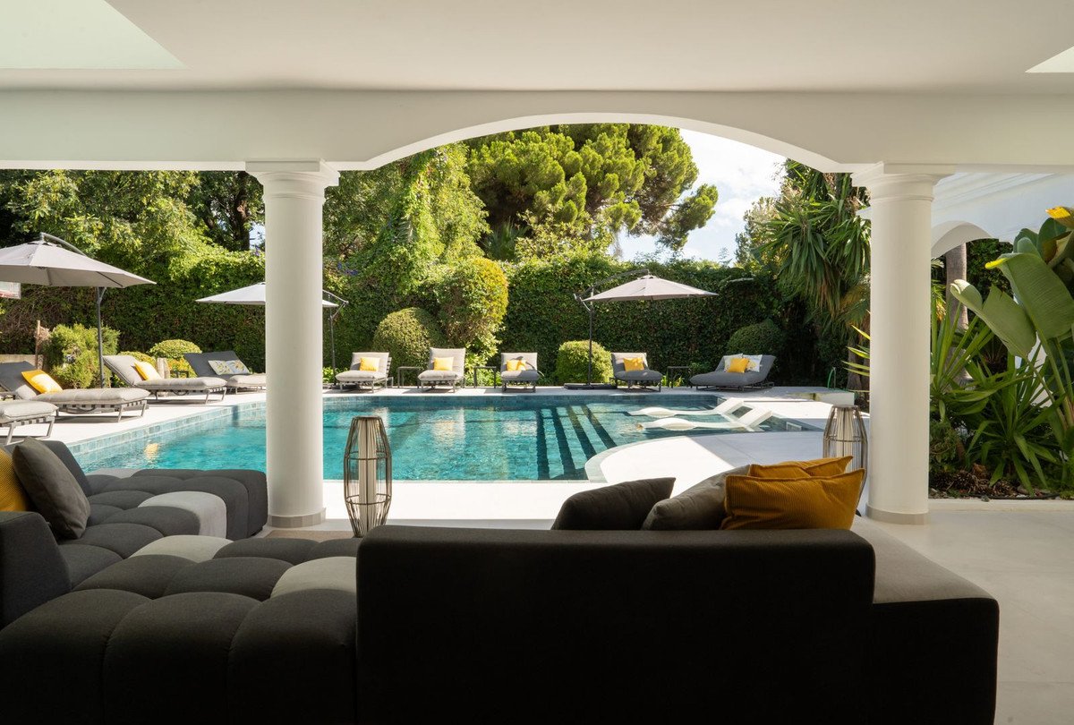 5 Bed Detached Villa in El Paraiso