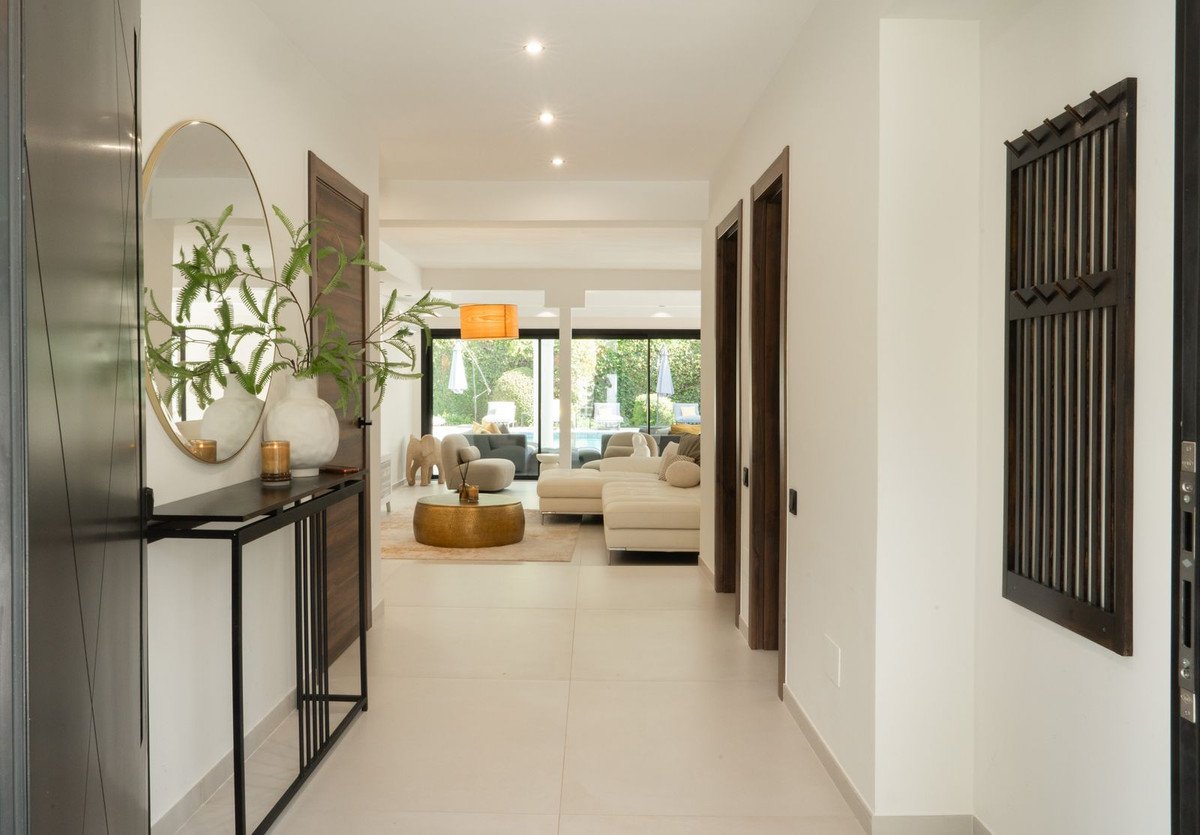 5 Bed Detached Villa in El Paraiso