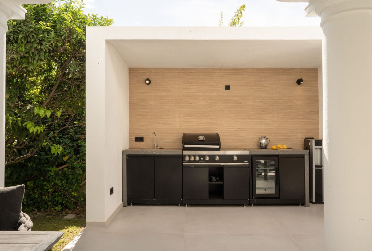 5 Bed Detached Villa in El Paraiso