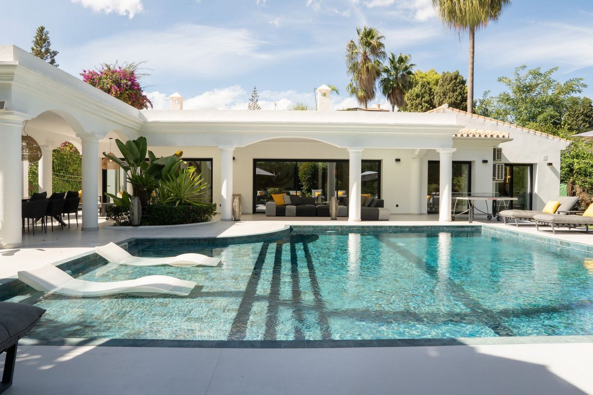 5 Bed Detached Villa in El Paraiso