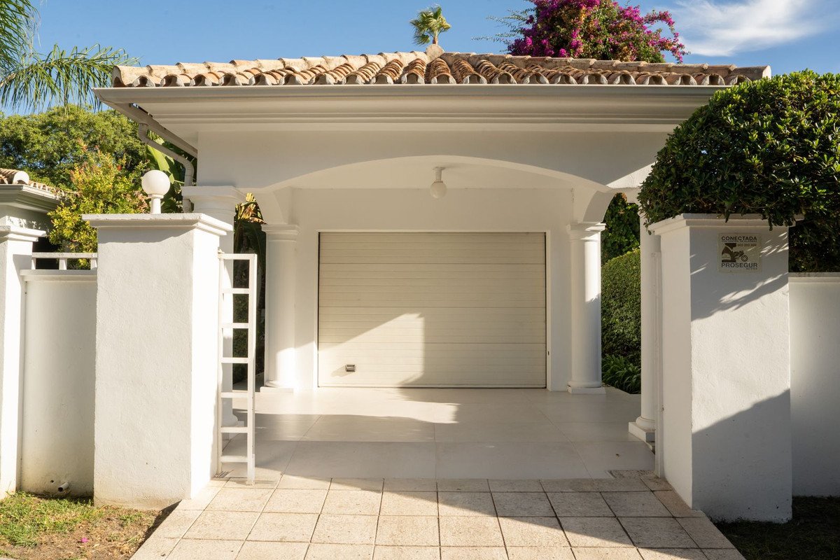 5 Bed Detached Villa in El Paraiso