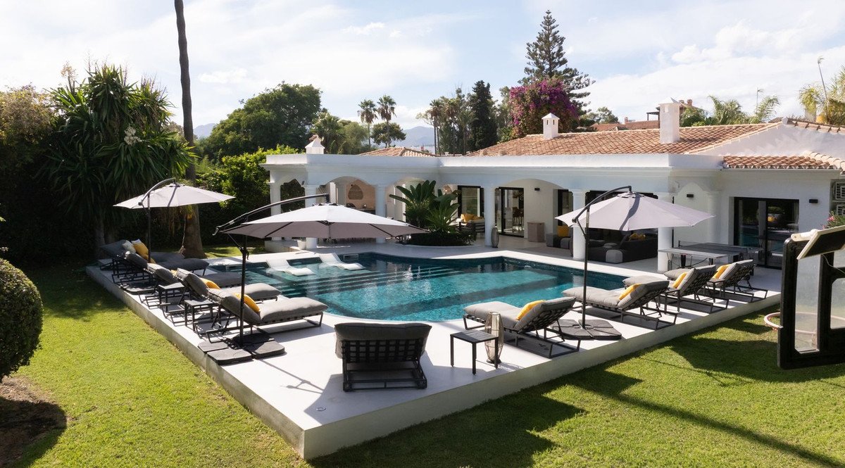 5 Bed Detached Villa in El Paraiso