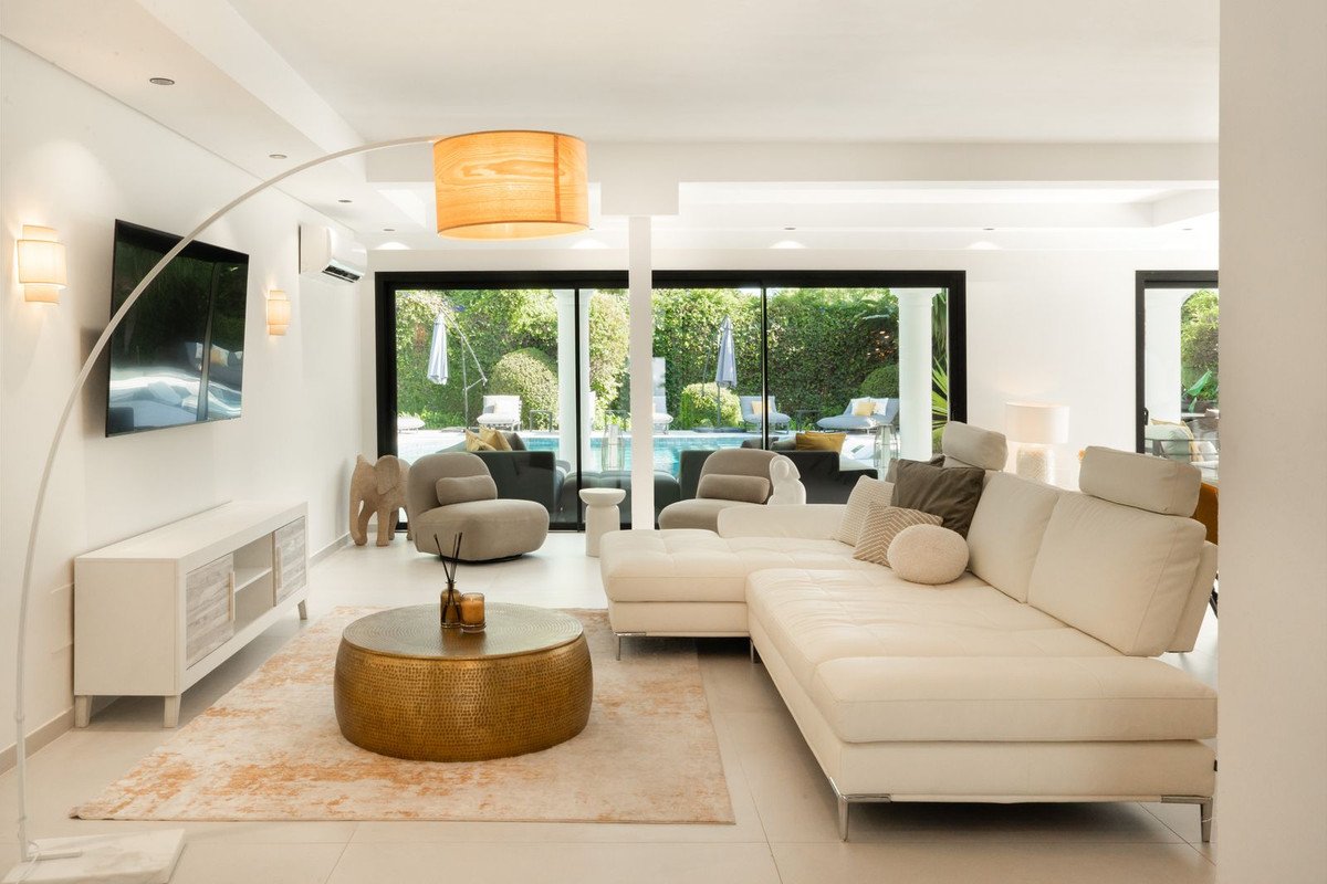 5 Bed Detached Villa in El Paraiso
