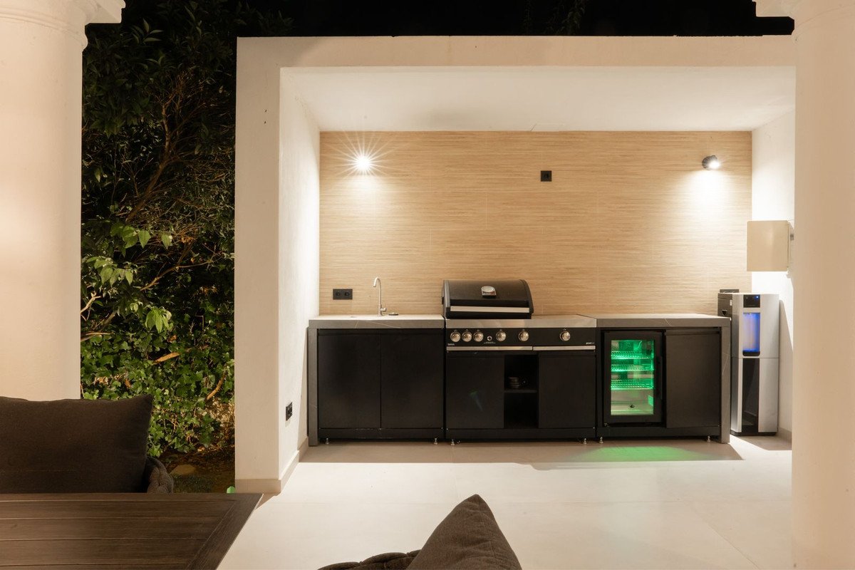 5 Bed Detached Villa in El Paraiso