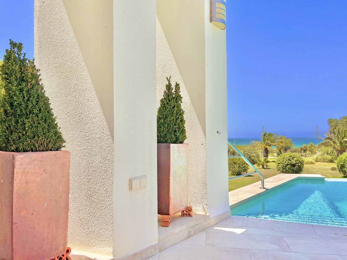 5 Bed Detached Villa in Tarifa