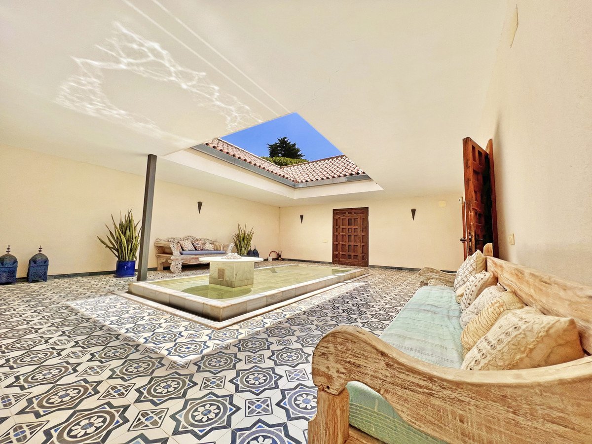 5 Bed Detached Villa in Tarifa