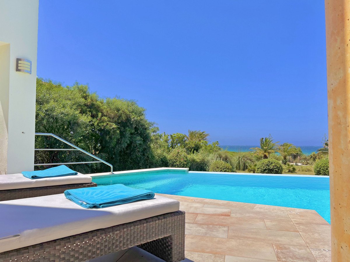 5 Bed Detached Villa in Tarifa