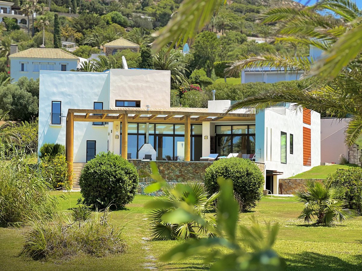 5 Bed Detached Villa in Tarifa