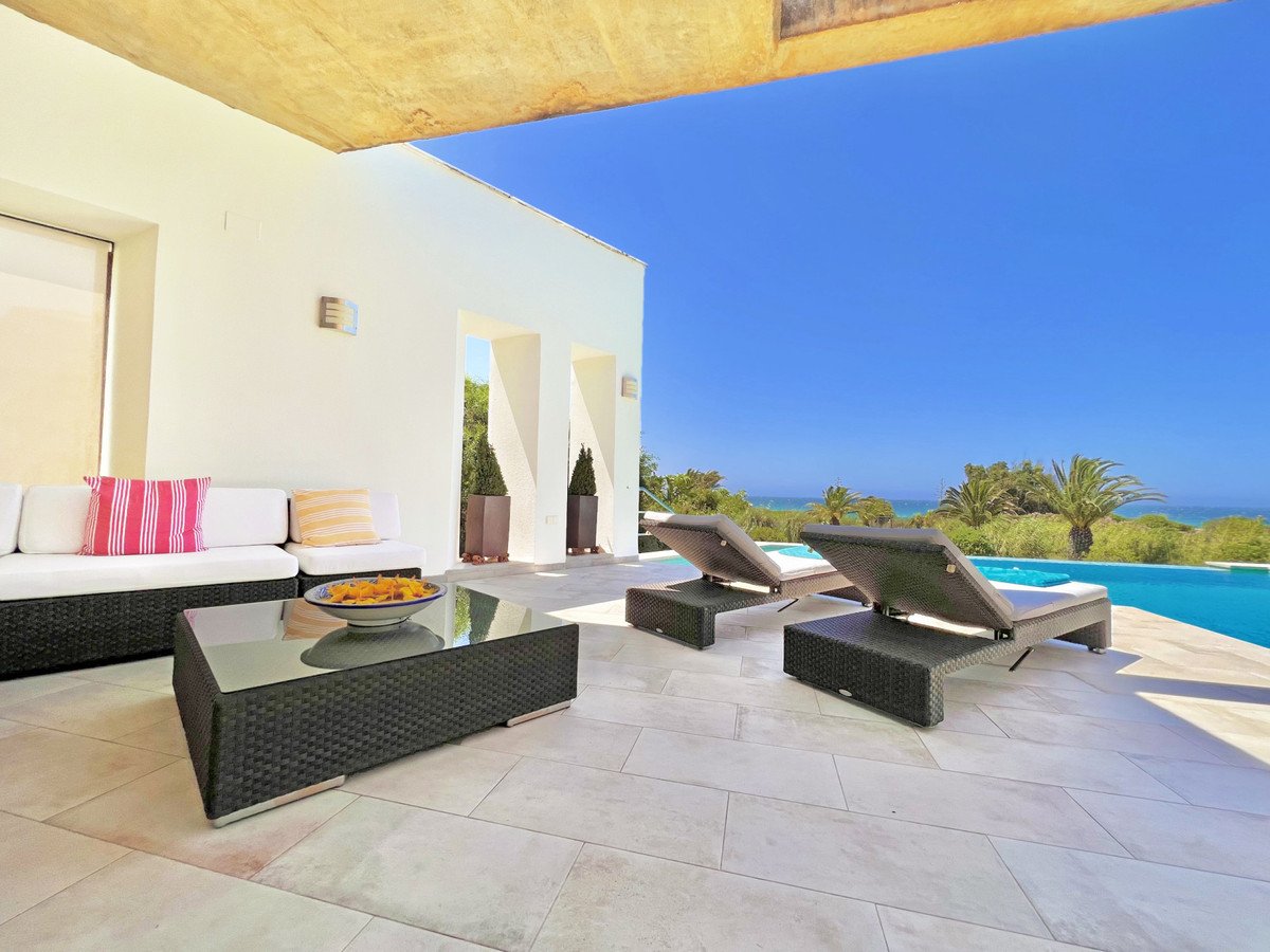 5 Bed Detached Villa in Tarifa