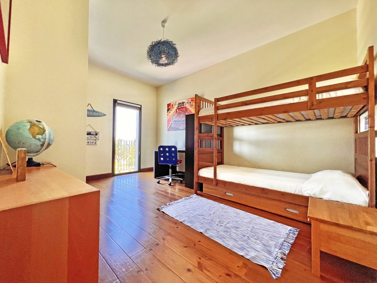 5 Bed Detached Villa in Tarifa
