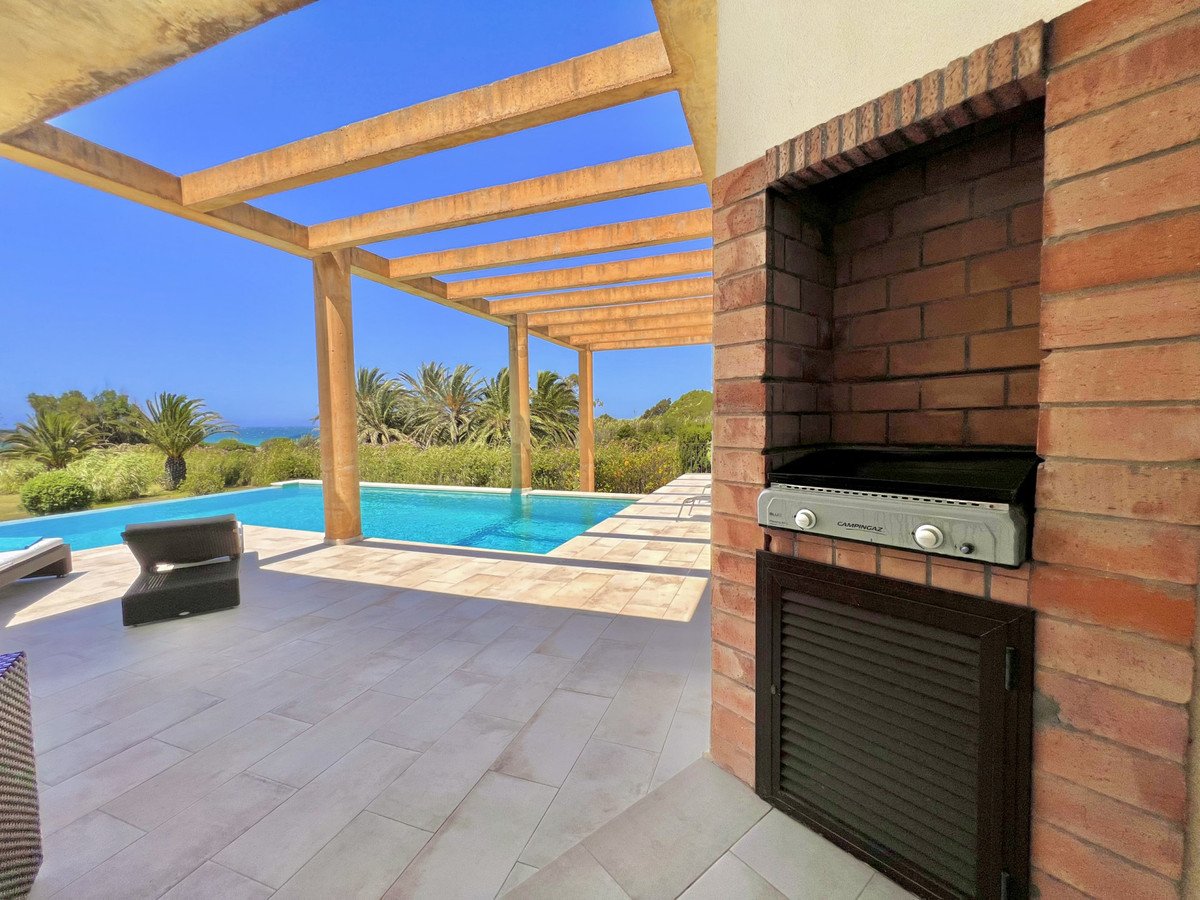 5 Bed Detached Villa in Tarifa