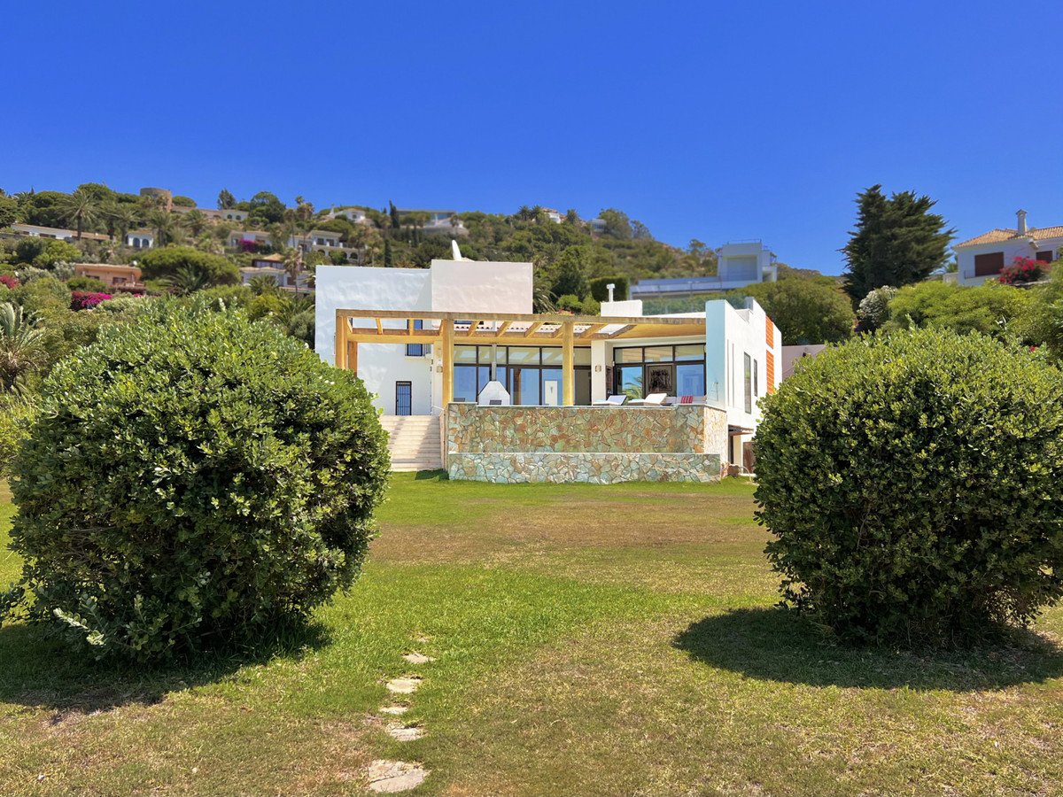 5 Bed Detached Villa in Tarifa