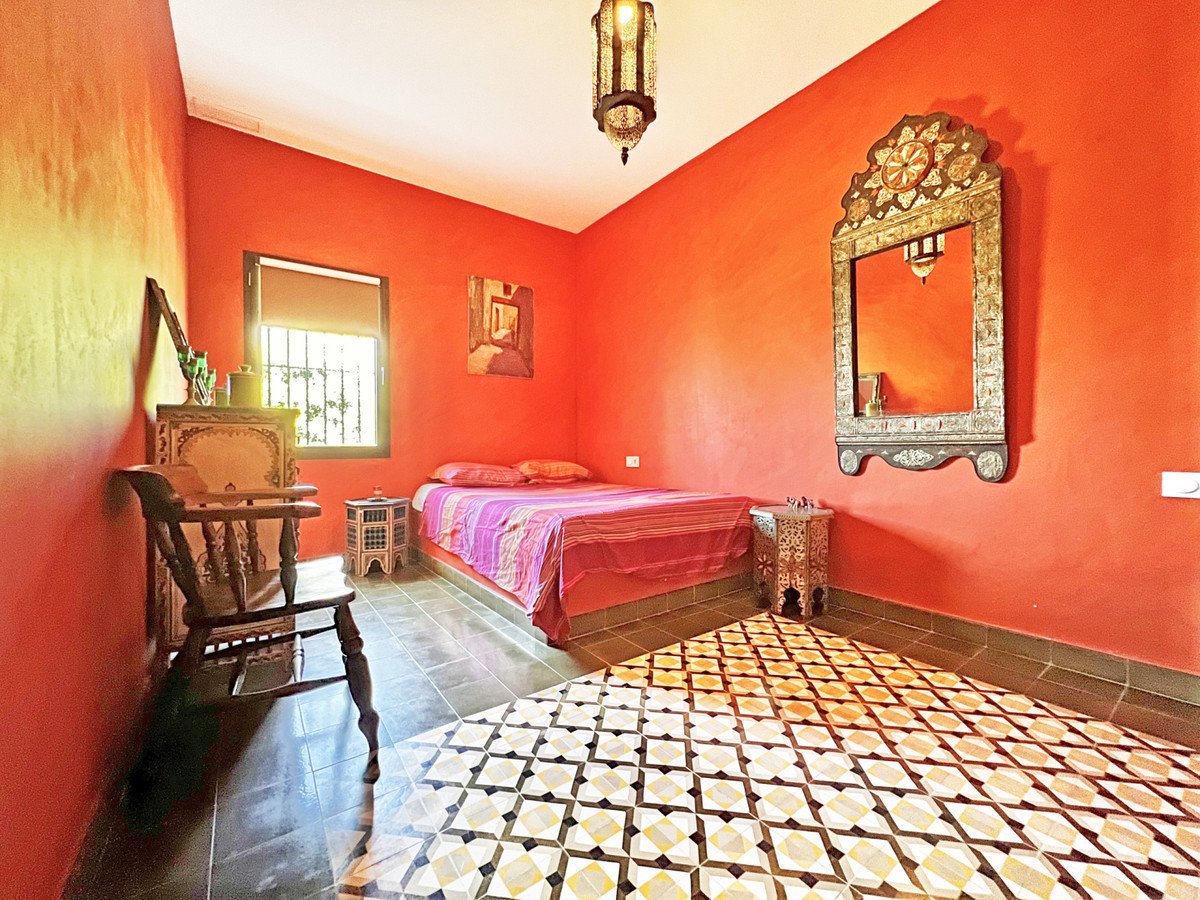 5 Bed Detached Villa in Tarifa