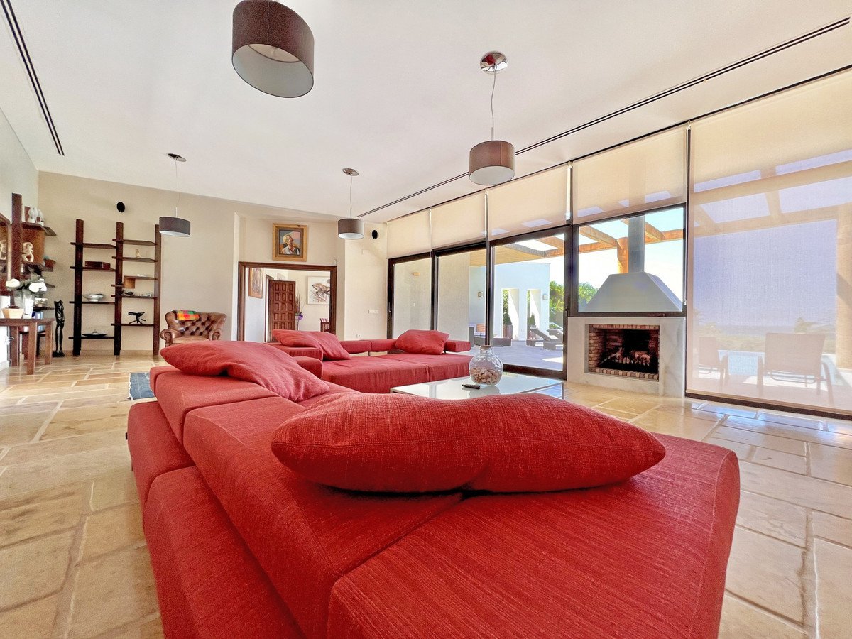 5 Bed Detached Villa in Tarifa