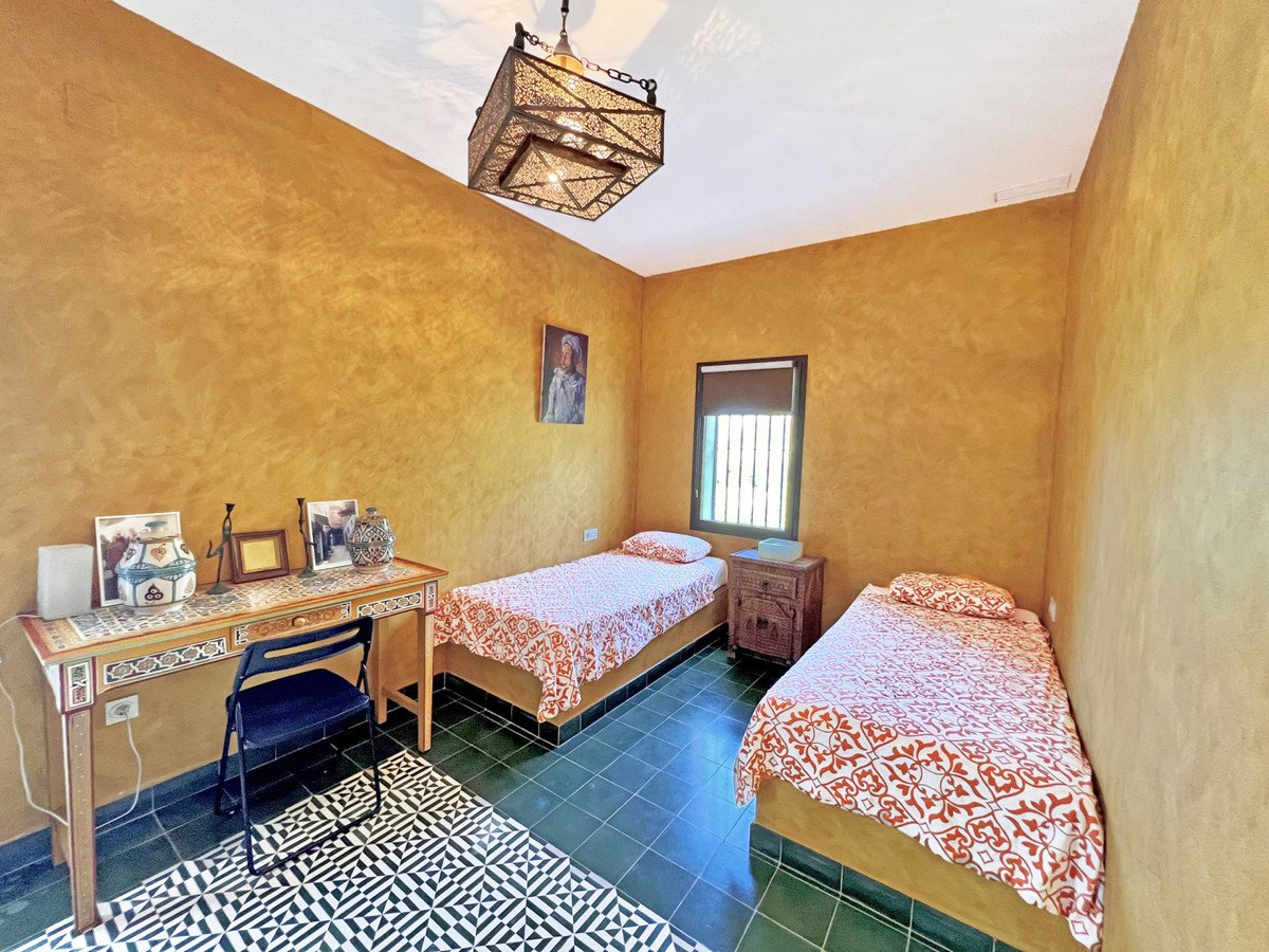 5 Bed Detached Villa in Tarifa