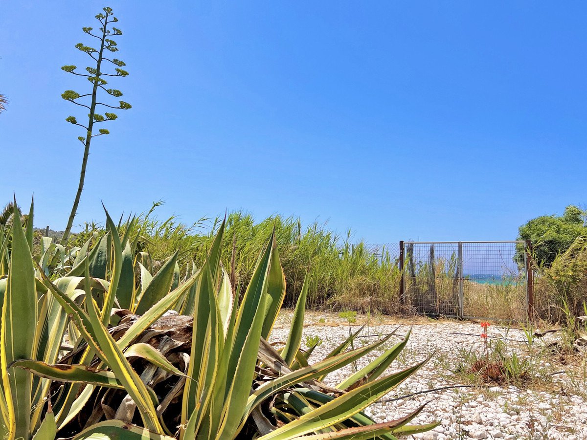 5 Bed Detached Villa in Tarifa