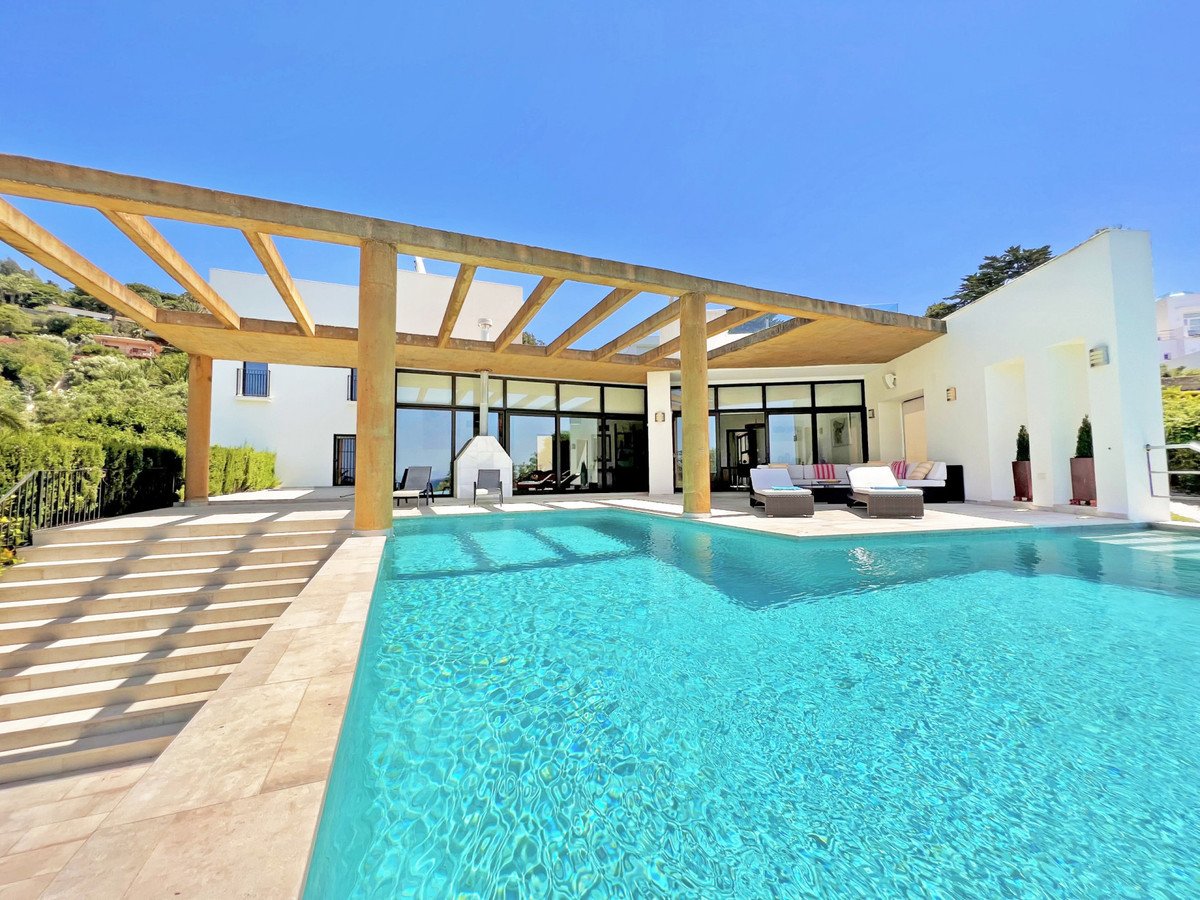 5 Bed Detached Villa in Tarifa